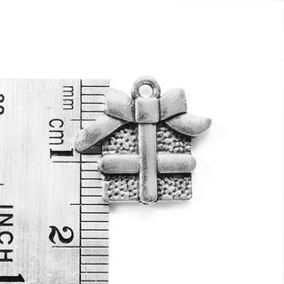 Dije Caja de Regalo con Lazo Estilo Tibetano Tono Plata Envejecida 16x15mm | 7 uds