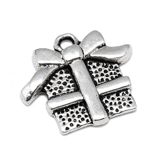 Dije Caja de Regalo con Lazo Estilo Tibetano Tono Plata Envejecida 16x15mm | 7 uds