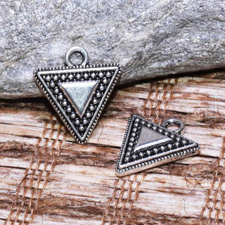 Colgante de aleación con diseño vintage, triangular, 15x16mm.