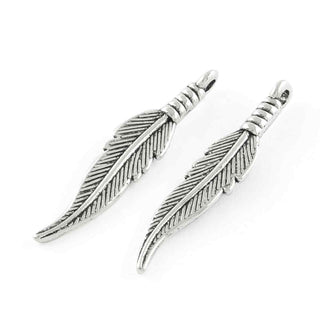 Dije Pluma Alargada Tono Plata Envejecida 31.5x6.5mm | 10 uds