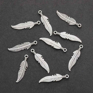 Dije Pluma Alargada Tono Plata Envejecida 31.5x6.5mm | 10 uds
