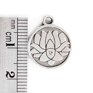 Dije Flor de Loto con Símbolo Om Tono Plata Envejecida 15x18mm | 4 uds