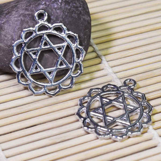 Dije Símbolos Chakras de Equilibrio Espiritual Tono Plata Envejecida 29~31x23~26mm | 1 ud