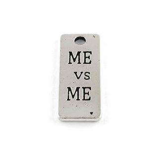 Dije Placa Rectangular "Me Vs. Me" Tono Plata Envejecida 24.5x10mm | 6 uds