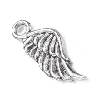 Dije Ala de Ángel con Plumaje en Relieve Tono Plata Envejecida 20.7x7.5mm | 12 uds