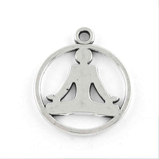 Dije Medalla Circular Silueta Yoga en Posición de Loto Tono Plata Envejecida 23.5x20mm | 6 uds
