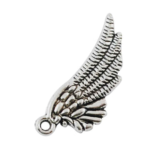 Dije Ala de Ángel Estilizada con Relieve Plumoso Tono Plata Envejecida 29x11mm | 6 uds