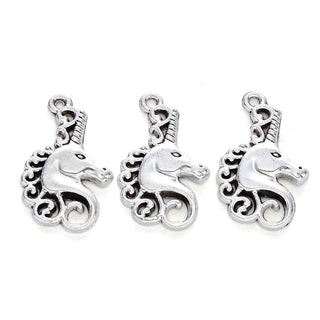 Dije Cabeza de Unicornio Místico con Crin de Arabescos Tono Plata Envejecida 25x15mm | 6 uds