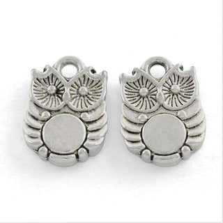 Dije Búho con Ojos Radiales y Vientre Liso Tono Plata Envejecida 14x10mm | 8 uds