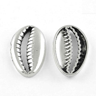 Dije Pasador de Conchita Cauri Marina con Abertura y Reverso Cóncavo Tono Plata Envejecida 23x13mm | 10 uds