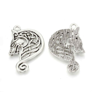 Dije Cabeza de Lobo Estilo Celta y Reverso Estriado Tono Plata Envejecida 35x25mm | 1 ud