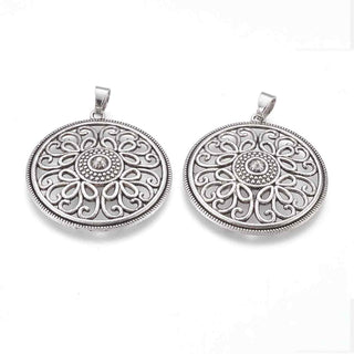 Maxi Dije Medallón Mandala Circular con Relieve Floral Arabesco Tono Plata Envejecida 39x36mm | 1 ud