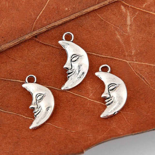 Dije Luna Sonriente Estilo Tibetano Tono Plata Envejecida 19x9.5x3mm | 9 uds