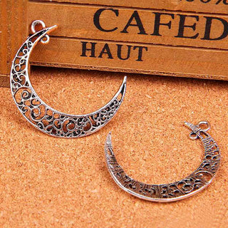 Dije Luna Tallada Estilo Tibetano Tono Plata Envejecida 37x8x2mm | 3 uds