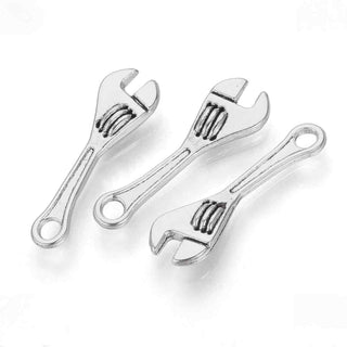 Dije Llave Inglesa Estilo Tibetano Tono Plata Envejecida 24x7x3mm | 12 uds