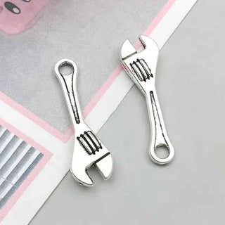 Dije Llave Inglesa Estilo Tibetano Tono Plata Envejecida 24x7x3mm | 12 uds
