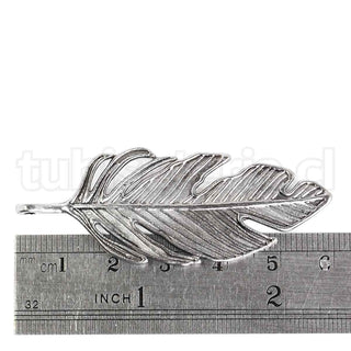 Colgante de aleación estilo tibetano. Pluma. 62x23x2mm.