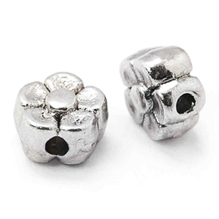 Abalorio separador pequeña flor, 5x5x3 mm.