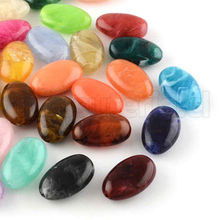 Abalorio acrílico, oval, imitación piedras naturales, color mezclado.