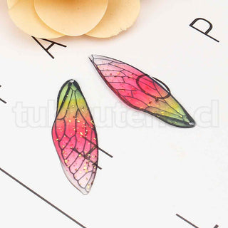 Colgante de resina, alas de libélula con aplicación de papel aluminio, 3 colores para seleccionar, 51x16 mm.