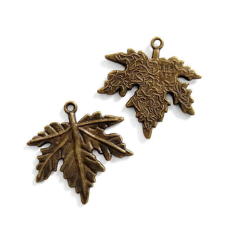 Dije Hoja de Arce de Aleación de Zinc Tono Bronce Envejecido 28×25×1 mm | 2 uds
