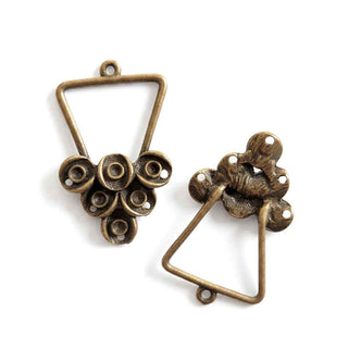 Base con Monturas para Cristales Triangular de Aleación de Zinc Tono Bronce Envejecido 22×38×2 mm | 2 uds