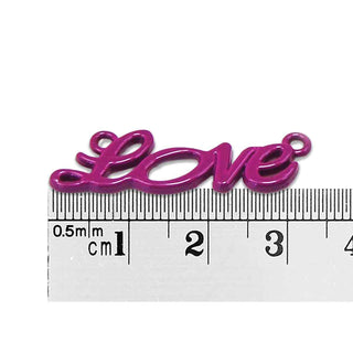 Enlace colgante de aleación esmaltado, palabra "love", color flúor, 33x10x2mm.