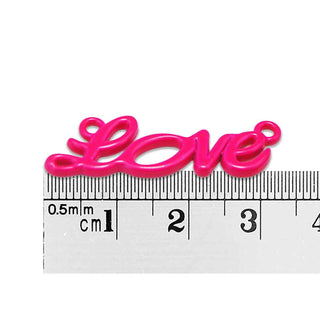 Enlace colgante de aleación esmaltado, palabra "love", color flúor, 33x10x2mm.