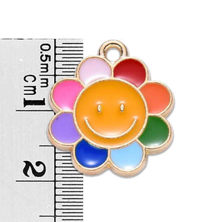 Colgantes esmaltados de aleación con flor multicolor y carita sonriente. 18.5x16x1.5 mm.