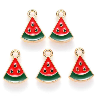 Colgantes de aleación esmaltado con diseño de sandía en base color oro suave. 16x12x3 mm.