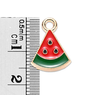 Colgantes de aleación esmaltado con diseño de sandía en base color oro suave. 16x12x3 mm.