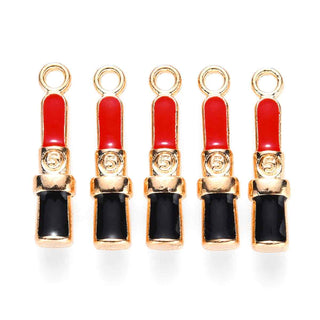 Colgante de aleación esmaltado, labial. 19x4x3 mm.