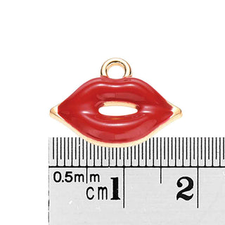 Colgantes de aleación esmaltados en forma de labios, rojo vibrante. 13x18x3 mm.