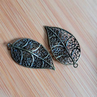 Dije Hoja Filigrana Latón Tono Bronce Envejecido 42x22mm | 1 ud.