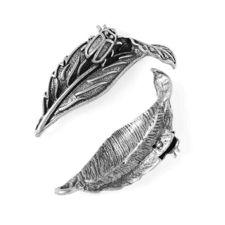 Maxi Dije Hoja con Insecto Estilo Tibetano de Aleación Tono Plata Envejecida 46x16x0,7mm | 1 ud