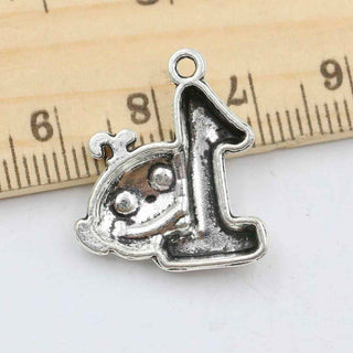 Dije Niño Primer Cumpleaños Estilo Tibetano de Aleación Tono Plata Envejecida 22x20mm | 3 uds