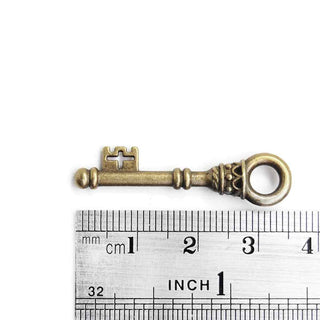 Dije Llave Estilo Tibetano de Aleación Tono Bronce Envejecido 36x10x3,5mm | 5 uds