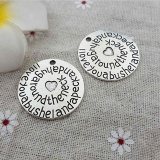 Dije Redondo con Mensaje “I Love You a Bushel and a Peck” Estilo Tibetano de Aleación Tono Plata Envejecida 30mm | 1 ud