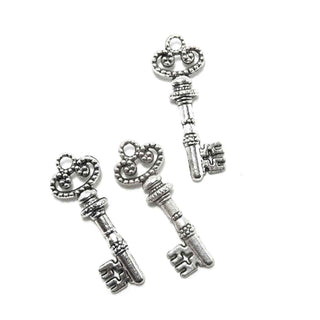Dije Llave Tono Plata Envejecida 32x12x2mm | 5 uds.