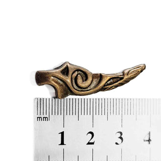 Dije Cuerno Estilo Celta Tibetano Tono Bronce Envejecido 39x10x6mm | 1 ud.