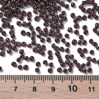 Mostacilla 8/0, color sólido horneado, opciones de color para seleccionar, tamaño aproximado 3 mm de diámetro.