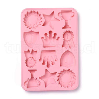 Moldes de silicona aptos para uso alimentario, ideales para fondant, repostería, chocolate, caramelos, galletas, resina UV y resina epoxi, y para la elaboración de joyas, medallas y coronas. 237x165x17 mm.