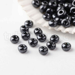 Mostacillón 6/0, cuentas de vidrio negro imitación hematita, 4 mm de diámetro, agujero 1 mm.