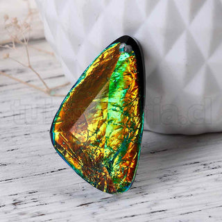 Colgante de Resina, color AB, Triangulo Verde, arco iris, Aurora Boreal,  gema Ammolite. Efecto facetado 34 mm (1 3/8 ") x 20 mm (6/8")x 6mm