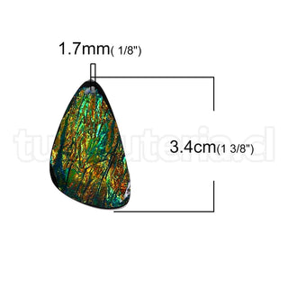 Colgante de Resina, color AB, Triangulo Verde, arco iris, Aurora Boreal,  gema Ammolite. Efecto facetado 34 mm (1 3/8 ") x 20 mm (6/8")x 6mm