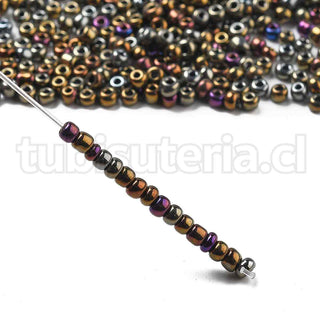Mostacilla 8/0, cuentas de vidrio negro con visos cobre,bronce y púrpura, tamaño 3 mm de diámetro, agujero 1 mm.