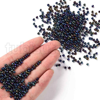 Mostacilla 8/0, cuentas de vidrio negro con visos azules pavo real, tamaño 3 mm de diámetro, agujero 1 mm.
