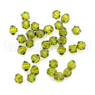 Cristal Austriaco, corte 5301. Color verde, doble cono, tupi, 4×4 mm. 1/8 unidades.