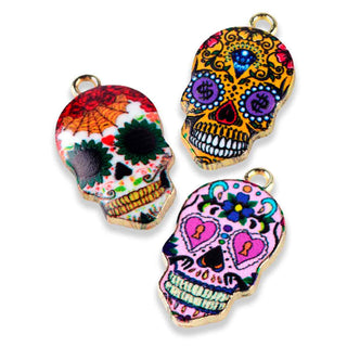 Colgantes de aleación estampados, calavera, base metálica color oro claro, rosa, 22,5x13x2.5 mm.